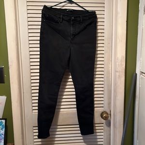 J. Crew black skinny jeans size 31. Excellent pre owned condition.